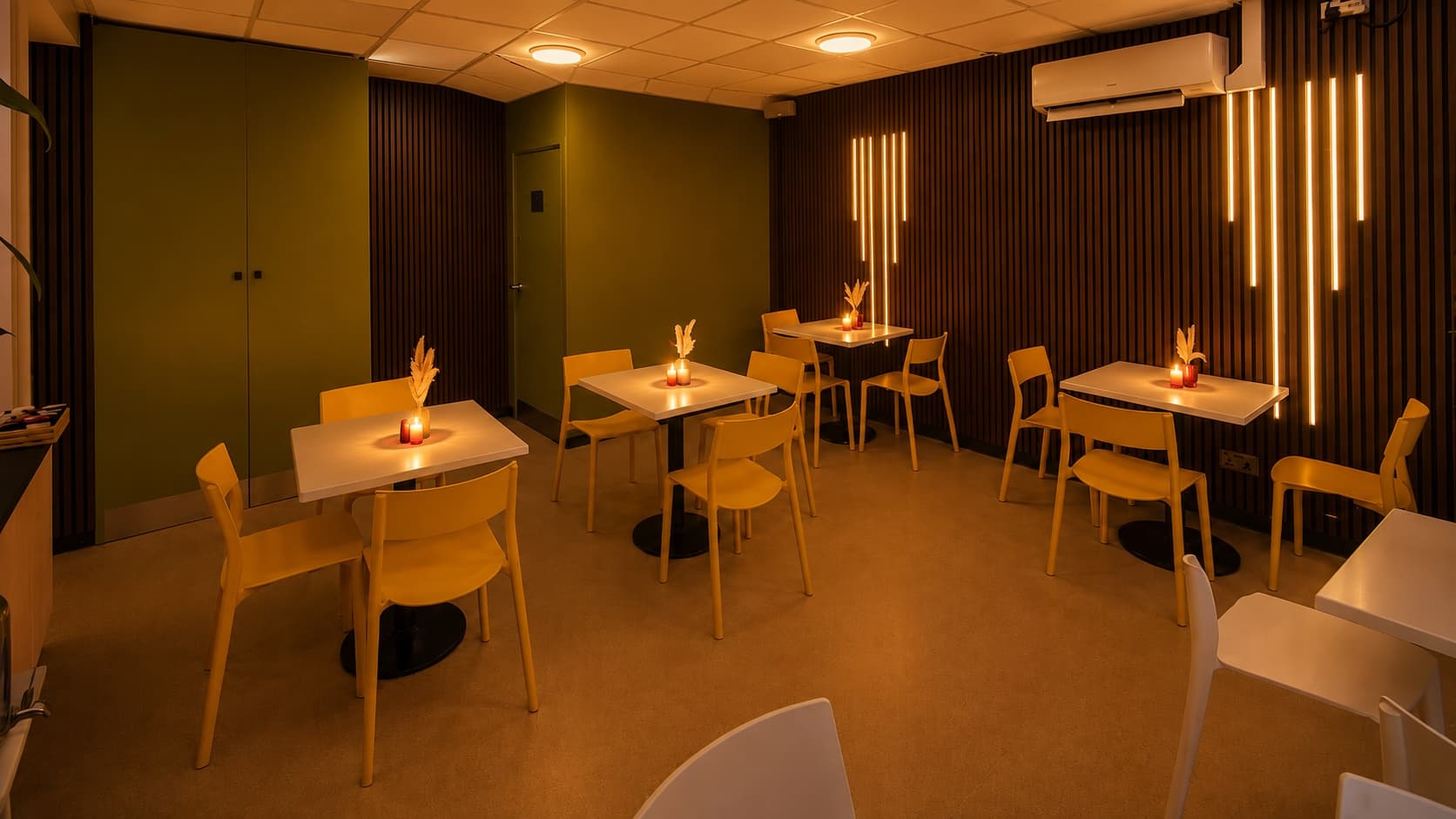 LA Cafe Bistro by night